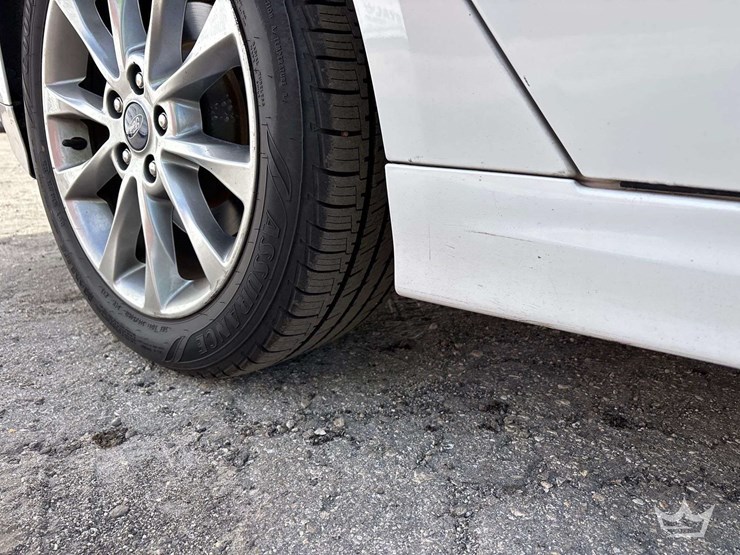 2017-ford-fusion-hybrid-sedan-image-20