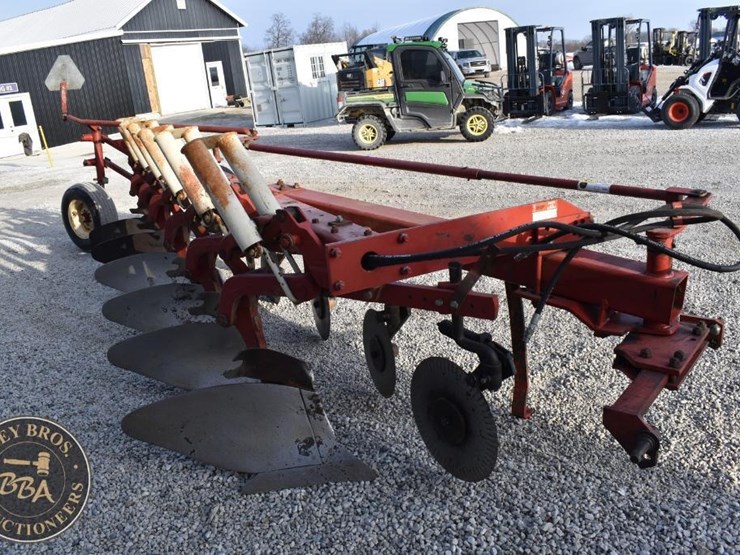 international-720-image-7