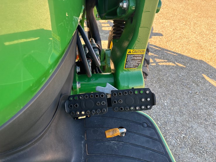 2019-john-deere-3039r-image-15