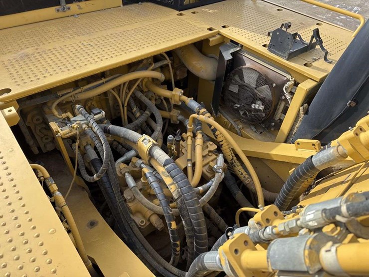 caterpillar-345d-image-17