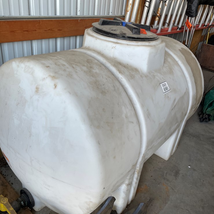 #7596 • 325 Gallon Horizontal Leg Tank