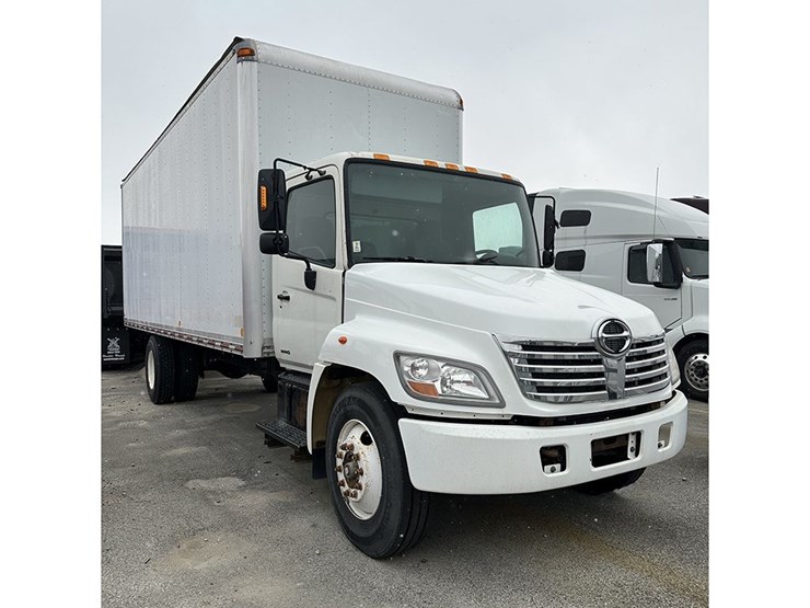 2007-hino-268-image-1