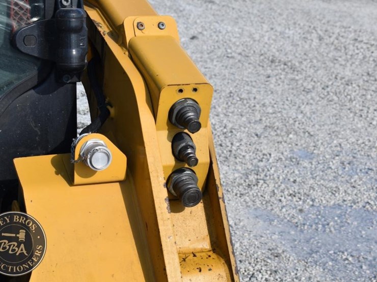 2020-caterpillar-259d3-image-25