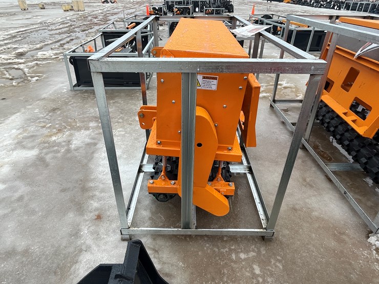 caterpillar-12-image-8