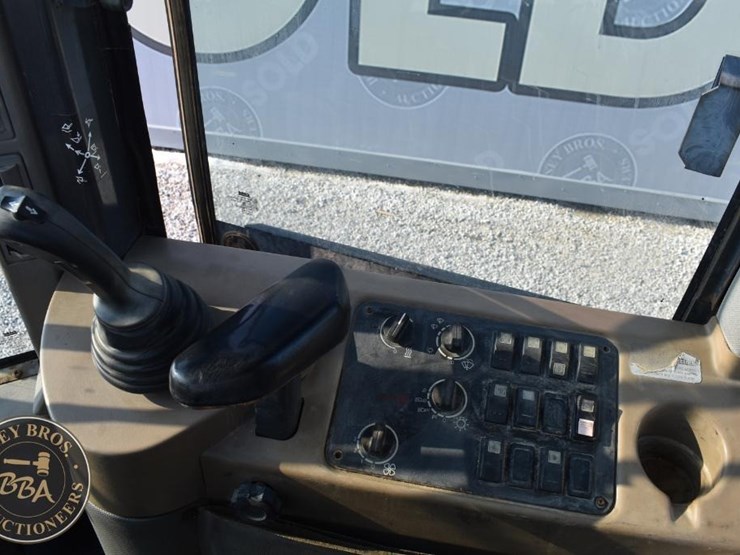 2003-case-621d-xt-image-26