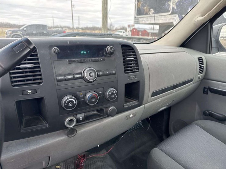 2012-chevrolet-1500-image-18