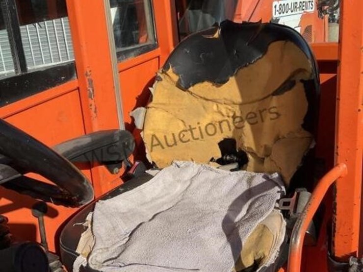 2012-jlg-8042-image-15