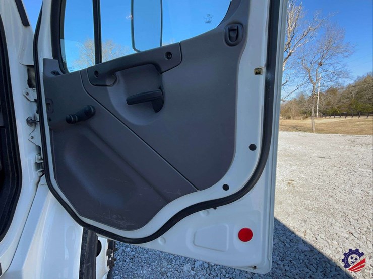 2019-freightliner-m2-s/a-box-truck-image-58