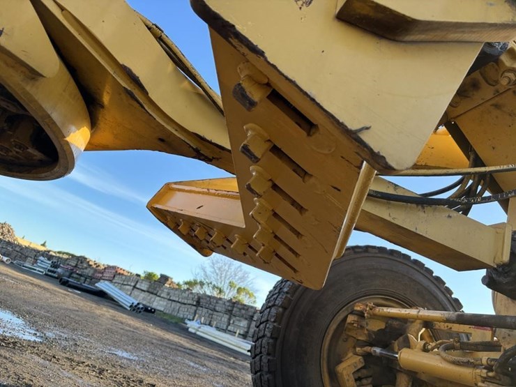 caterpillar-143h-image-17