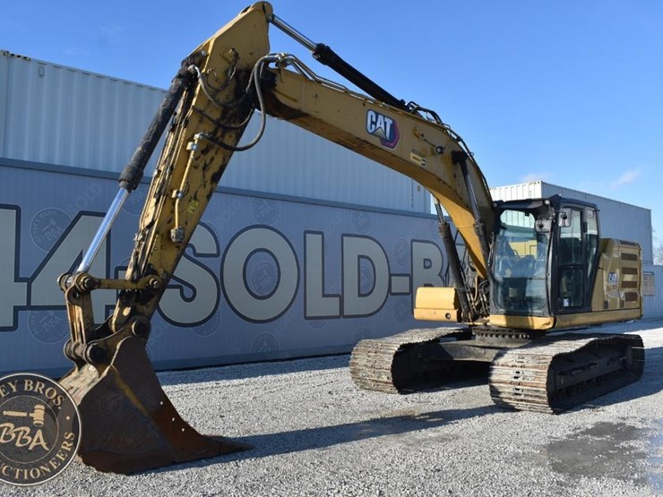 2020-caterpillar-320-image-1