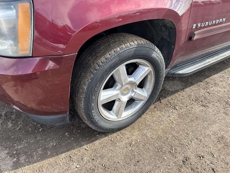 2008-chevrolet-suburban-image-7