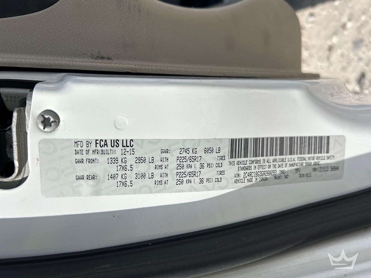 2016-chrysler-town-&-country-image-5