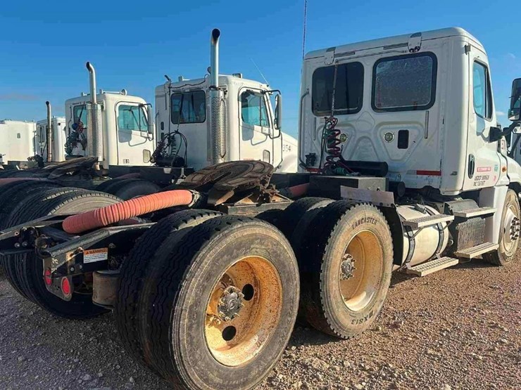 2014-freightliner-cascadia-image-6