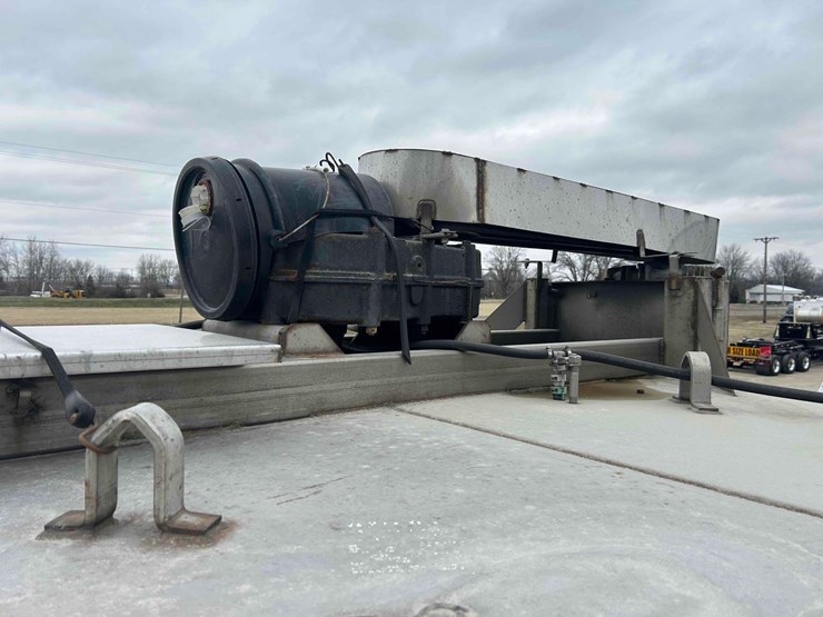 doyle-8-ton-stainless-steel-fertlizer-mixer-w/-conveyor-sells-offsite-image-16