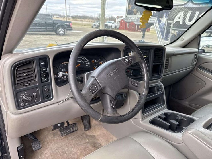 2005-gmc-sierra-2500-image-16