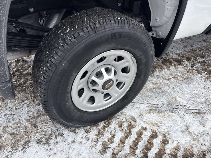 2023-chevrolet-3500-image-10