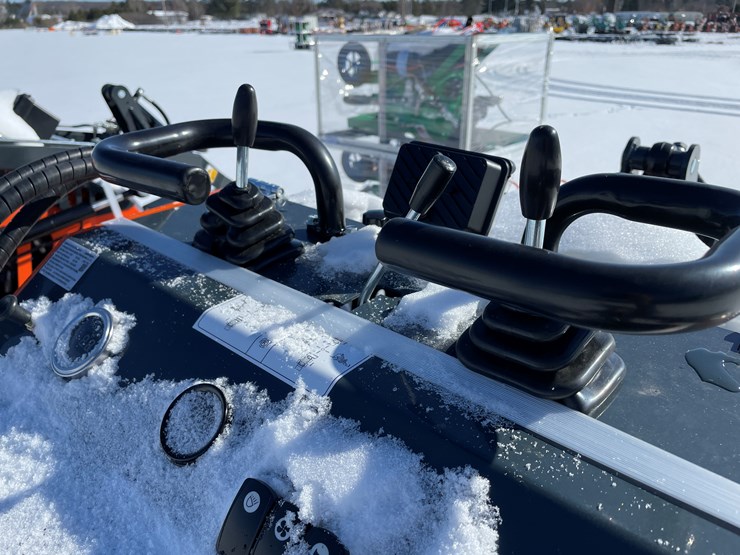 #5413-•-2025-ats-mini-skid-steer-loader-t460-image-17