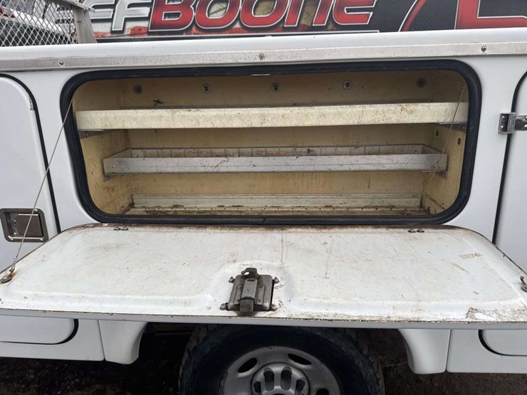 2003-gmc-k2500-image-15