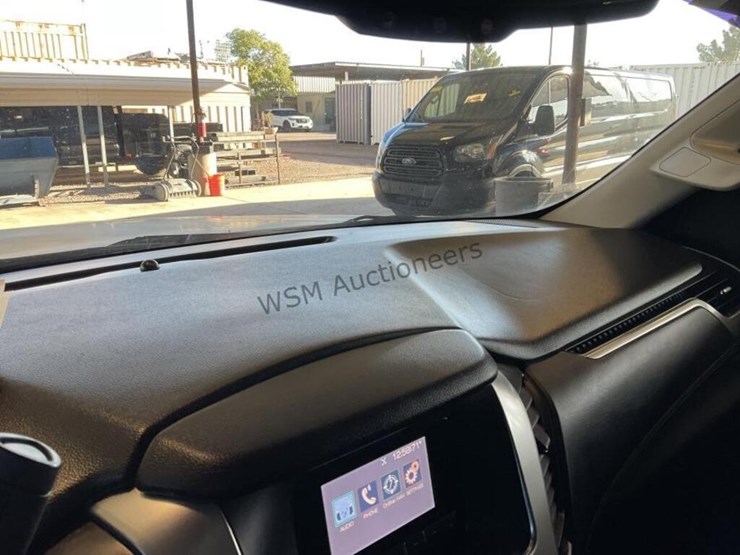 2015-chevrolet-tahoe-image-18