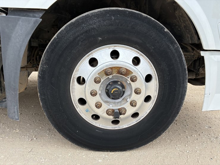 2014-volvo-vnl-image-12