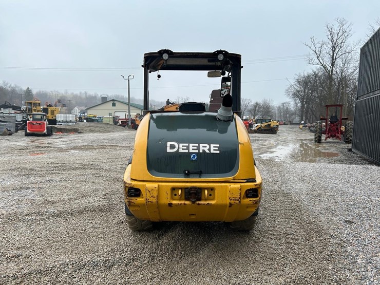 deere-204k-image-3
