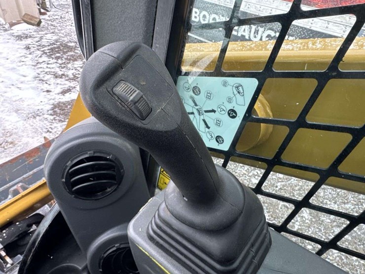 2023-caterpillar-226-image-20