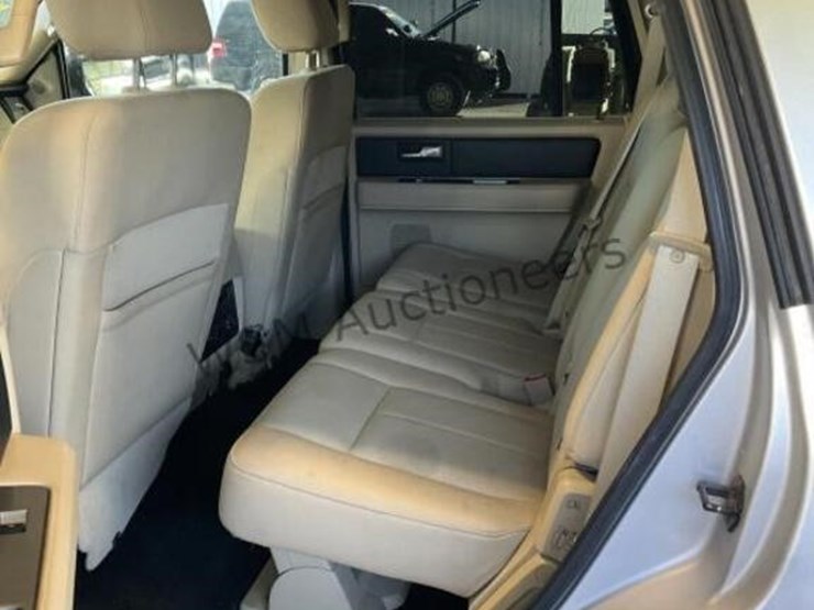 2015-ford-expedition-image-24