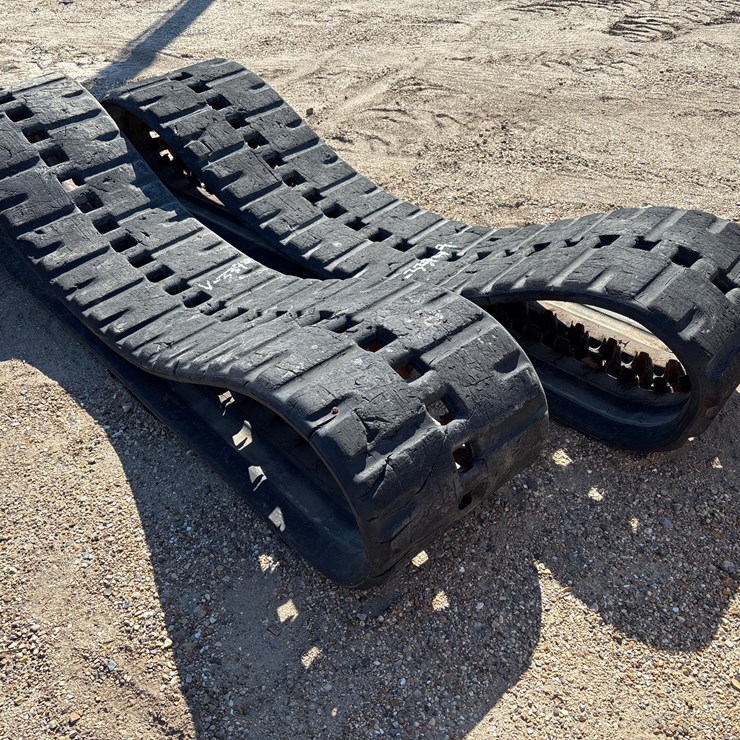 #3587 • SET OF BOBCAT TRACKS