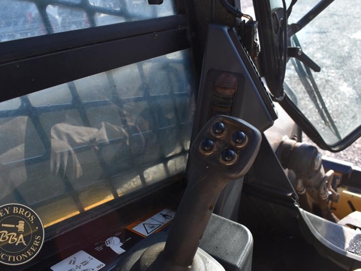 2015-deere-323e-image-42