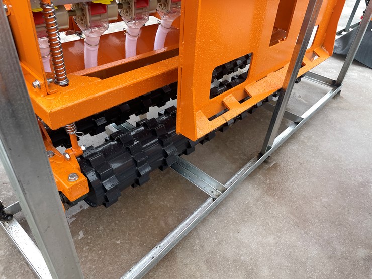 caterpillar-12-image-15