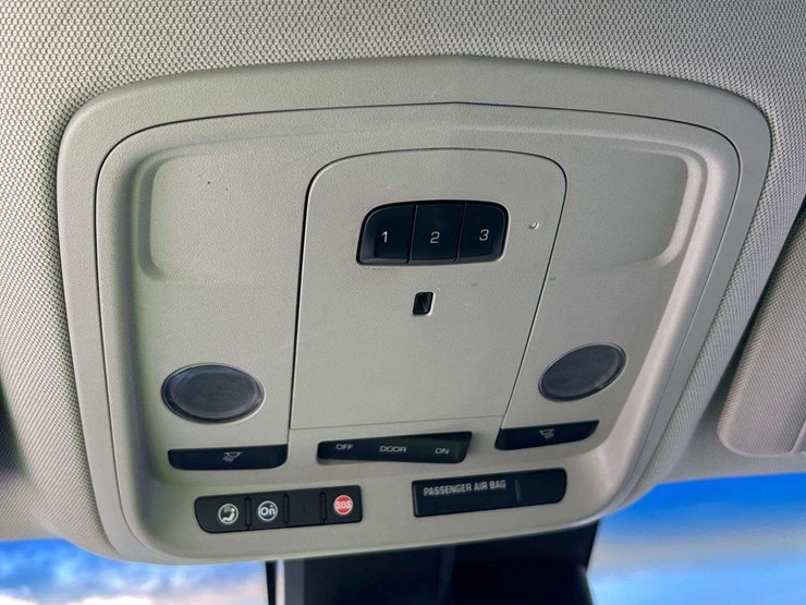 2016-cadillac-xts-sedan-image-21