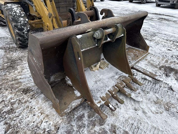 2013-caterpillar-420-image-13