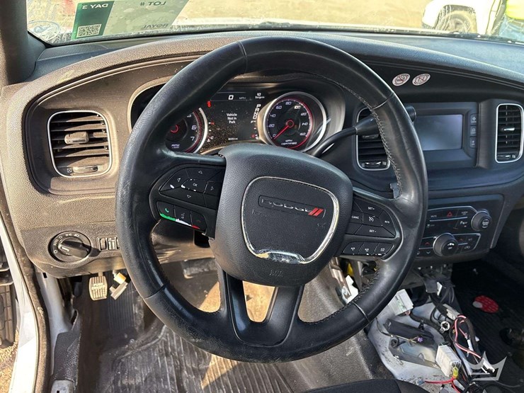 2017-dodge-charger-sedan-image-11