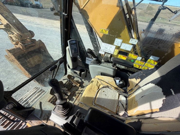 caterpillar-323fl-image-14