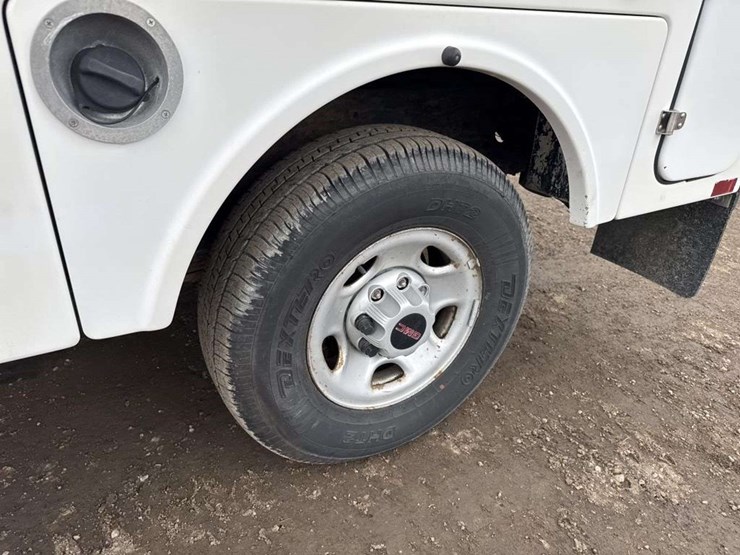 2005-gmc-sierra-2500-image-9