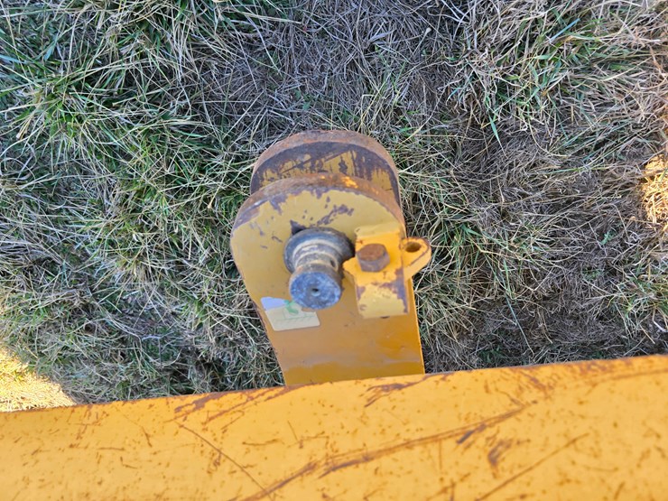 2015-caterpillar-953d-image-56