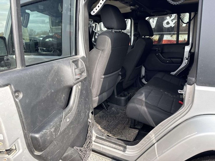 2011-jeep-wrangler-image-14