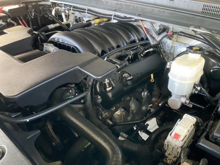 2015-chevrolet-tahoe-image-11