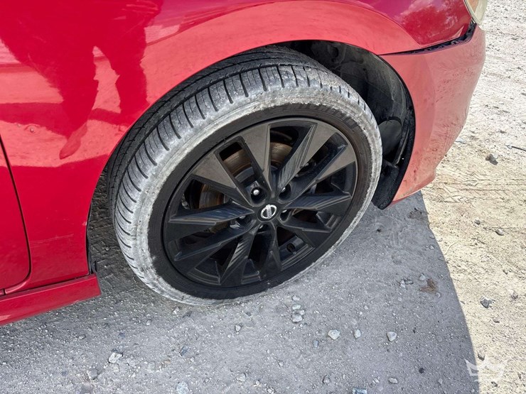 2017-nissan-sentra-sr-sedan-image-26