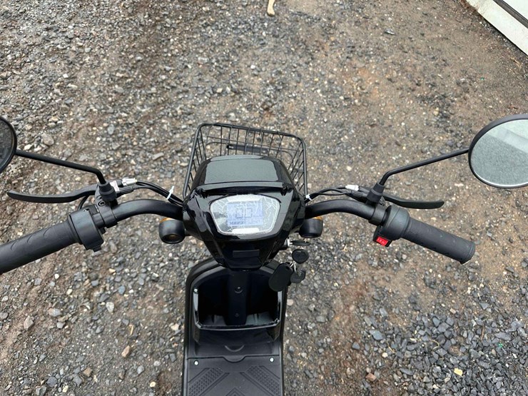 unused-battery-powered-moped-image-7