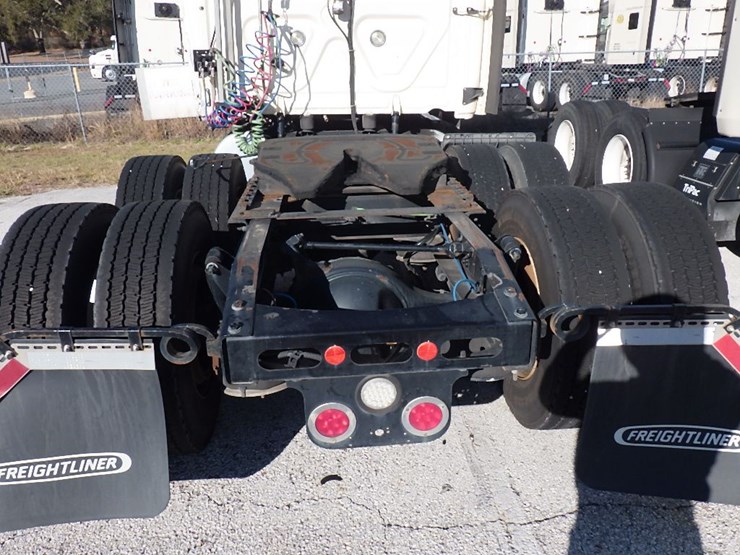 2020-freightliner-cascadia-125-image-12