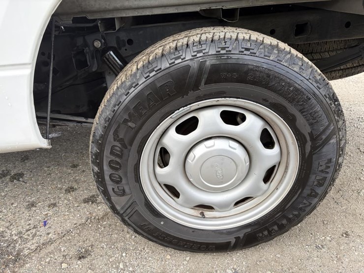 2013-ford-f150-xl-image-5