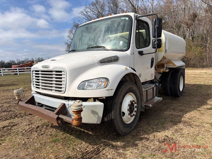 2018-freightlinerwater-truck-image-4