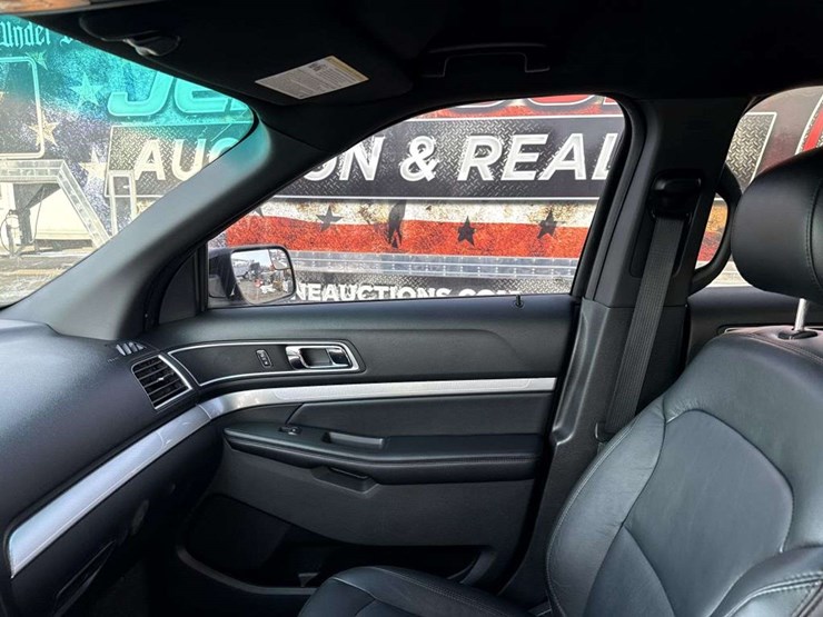 2016-ford-explorer-xlt-image-13