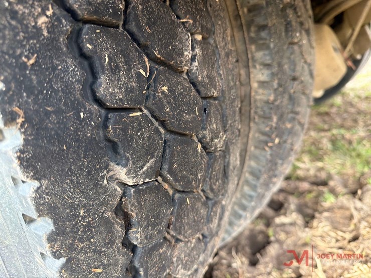 2001-ford-f650-image-18