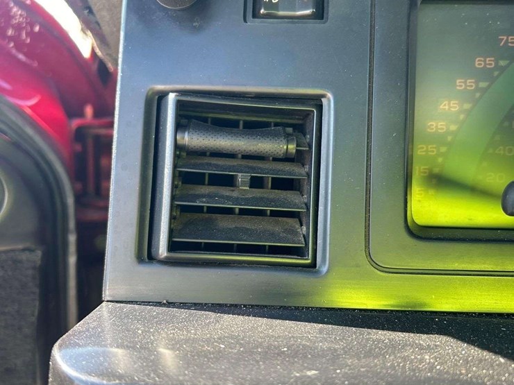 1989-corvette-convertible-image-16