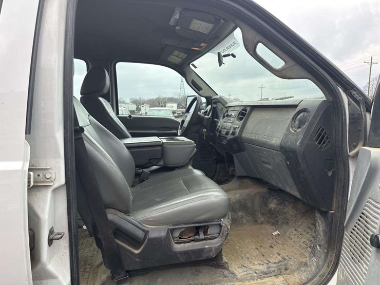 2011-ford-f350-image-26