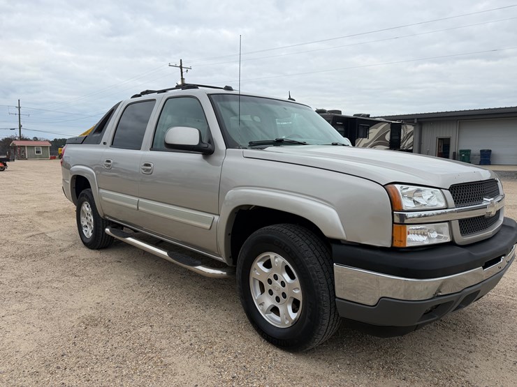 #447-•-2005-chevrolet-alvalanche-|-reconstructed-title-image-2