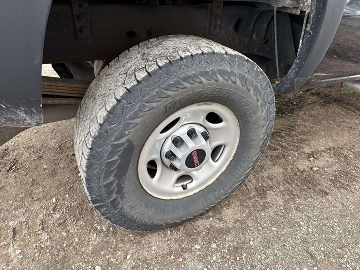 2005-gmc-sierra-2500-image-9