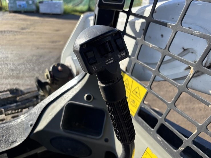 2021-bobcat-s590-image-12